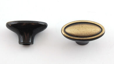 Ovaali antiikki nuppivedin