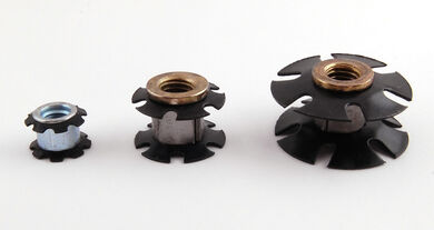 Threaded tube joint