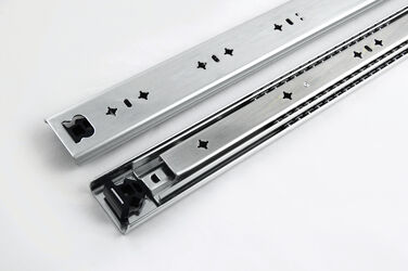 Järeät ja pitkät liukukiskot