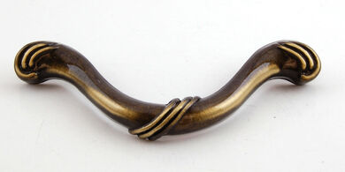 Antiikkipatinoitu vedin