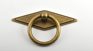 Rengasvedin vinoneliöllä laatalla